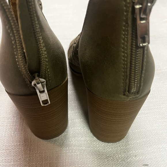 Open toe Booties - Picture 2 of 3